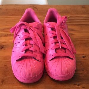 Pink Pharrell Williams x Adidas Superstars